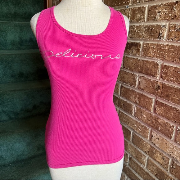 VTG Y2K Hot Pink Ribbed “Delicious” Tank Top
“Yum” Printed on the back - Picture 1 of 6